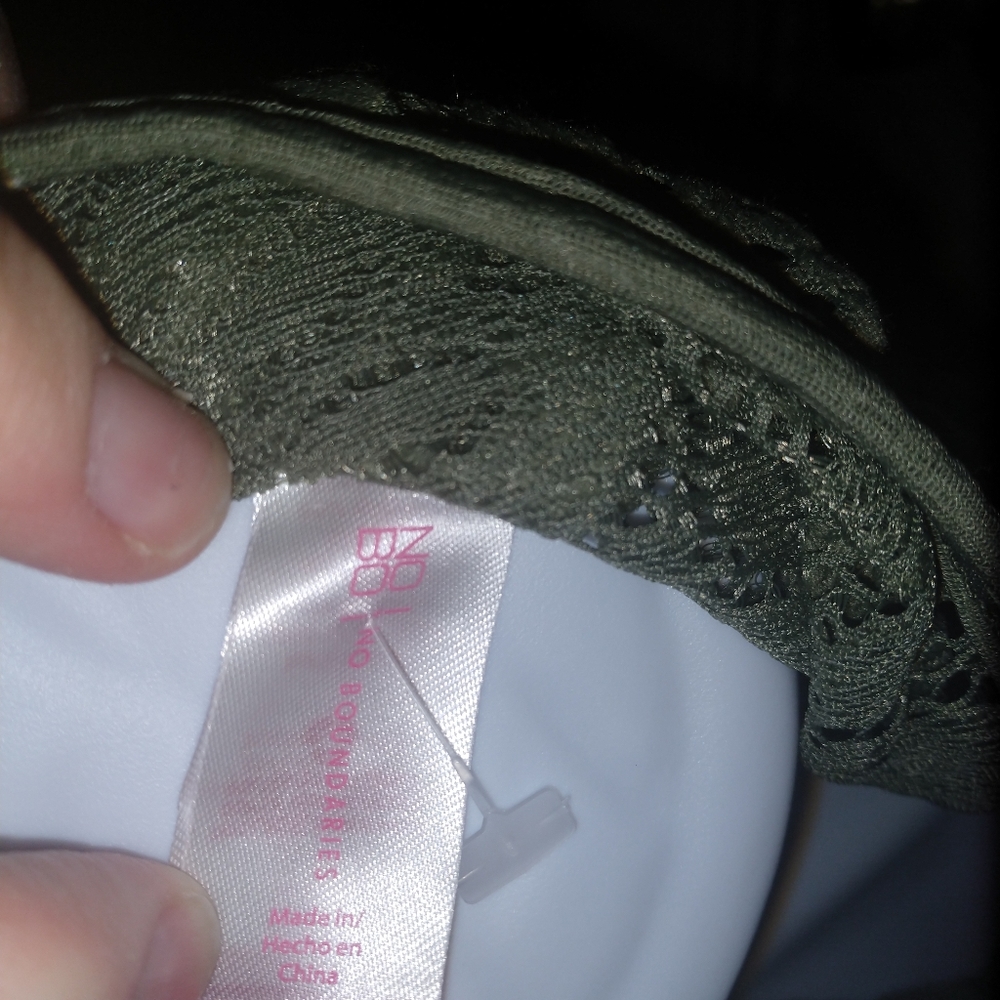 No Boundaries green Lacey floral top - Picture 6 of 6